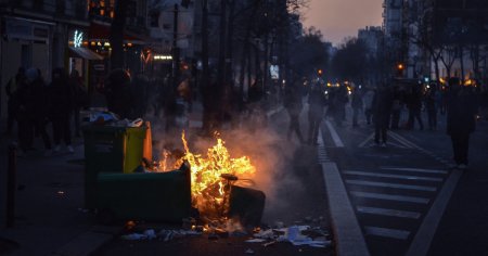 Senatul francez a adoptat contestata reforma a pensiilor, care a generat greve si demonstratii
