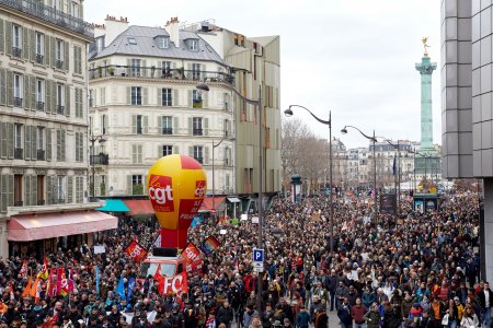 Senatul francez a adoptat reforma pensiilor, in ciuda protestelor din ultimele saptamani. Premierul Elisabeth Borne: S-a facut un pas important