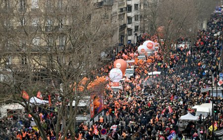 Senatul francez a adoptat reforma pensiilor, in ciuda protestelor din ultimele saptamani