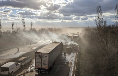 Momentul cand are loc accidentul cu 43 de masini din Ungaria a fost filmat de camerele de supraveghere. Ce a provocat dezastrul