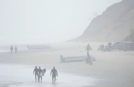 8 morti si 7 <span style='background:#EDF514'>DISPARUTI</span> dupa ce o barca s-a rasturnat in largul coastei din San Diego