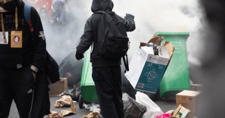 Parisul, sufocat in continuare de gunoaie. Angajatii firmelor de salubritate sunt in greva de o saptamana