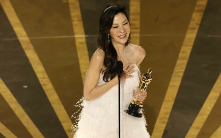 <span style='background:#EDF514'>MICHEL</span>le Yeoh a castigat premiul Oscar 2023 pentru cea mai buna actrita in rol principal