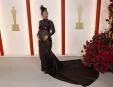 Rihanna, spectaculoasa si insarcinata la Oscar 2023. Cum si-a pus artista sarcina in evidenta, pe scena evenimentului