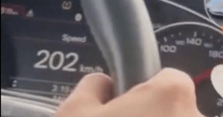 Șofer teribilist, amendat si lasat fara permis, dupa ce s-a laudat pe Tik Tok ca accelereaza la peste 200 km/h VIDEO