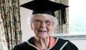 O profesoara britanica de educatie fizica de 101 ani a primit diploma la 80 de ani de la absolvire: 