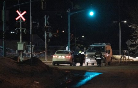 O camioneta a intrat in pietoni, pe trotuar, in <span style='background:#EDF514'>CANADA</span>. Cel putin doua persoane au murit si alte noua au fost ranite
