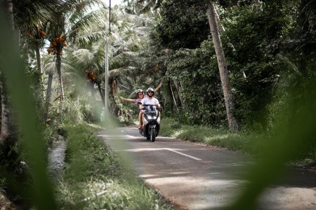 Autoritatile din Bali vor sa le interzica turistilor straini sa circule cu motociletele. Care este motivul