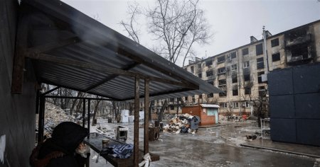 Viata in Mariupol, sub ocupatie ruseasca: localnicii stau la coada pentru pasapoarte rusesti, noi cladiri sunt construite