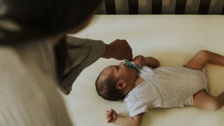 Cry it out, metoda de a adormi copilul contestata de specialisti | Ce presupune aceasta tehnica