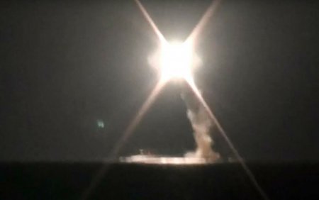 Presa din Ucraina: O racheta rusa s-ar fi prabusit peste o zona rezidentiala din Rusia | Video