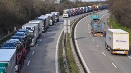 Restrictii pentru camioane in Ungaria | Cozi uriase in vamile din Romania