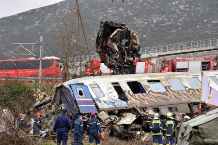 Traficul feroviar d<span style='background:#EDF514'>IN GRECIA</span> va fi reluat treptat din 22 martie, la trei saptamani dupa tragicul accident