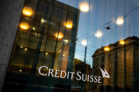 Credit Suisse va imprumuta pana la 54 mld. de dolari de la Banca Centrala a Elvetiei pentru a nu se prabusi. Actiunile bancii au scazut miercuri seara cu pana la 30%