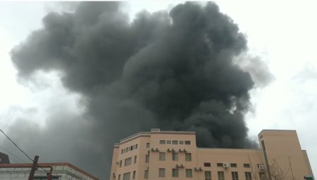 Incendiu in <span style='background:#EDF514'>CLADIRE</span>a serviciului secret rusesc FSB din Rostov