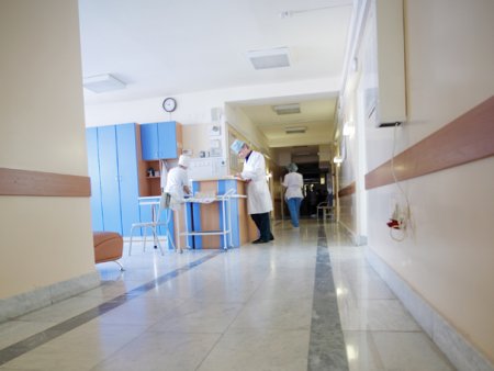 Premiera la Spitalul Judetean de Urgenta <span style='background:#EDF514'>BIHOR</span>. Un pacient cu obstructie tumorala traheala a fost salvat