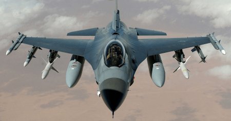 Un pilot de top american spune ca Ucraina ar putea angaja piloti straini sa zboare pe F-16