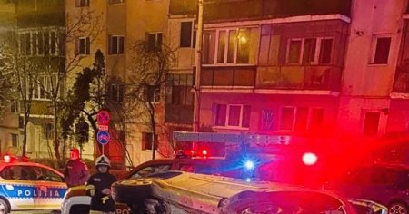 Teribilism la volan, in Cluj-Napoca. Impactul a fost atat de puternic incat masina a smuls un copac din radacini