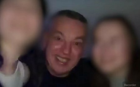 Ce a patit un profesor de la Seminarul Teologic din Baia Mare care s-a pozat in pat cu elevele si le-a dat sa bea VIDEO