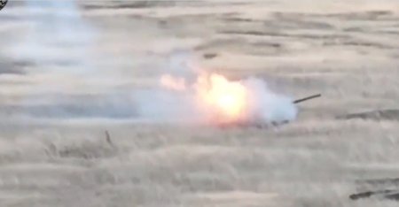 La Donetk, Brigada Motorizata transforma tancuri rusesti in mingi de foc: <span style='background:#EDF514'>FILMULETUL</span> surprins din drona