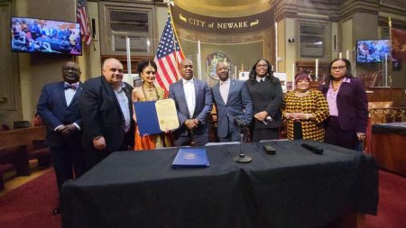 <span style='background:#EDF514'>PRIMARUL</span> orasului american Newark a semnat un parteneriat cu o natiune care nu exista: Data viitoare, incercati Google