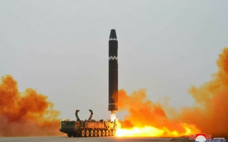 Coreea de Nord a lansat o noua racheta balistica. Kim Jong-un a urmarit lansarea impreuna cu fiica sa, in varsta de <span style='background:#EDF514'>ZECE</span> ani