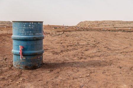 Un grup armat din Libia a gasit butoaiele de uraniu radioactiv, disparute in sudul tarii