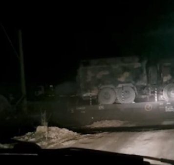 Un tren incarcat cu tehnica militara a deraiat in Brasov. Momentul, surprins de o camera de bord