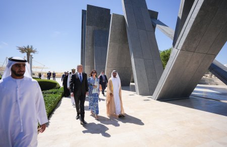 <span style='background:#EDF514'>KLAU</span>s Iohannis, in Emiratele Arabe: Vizita la Marea Moschee din Abu Dhabi si la Memorialul Martirilor Wahat Al Karama alaturi de Carmen Iohannis