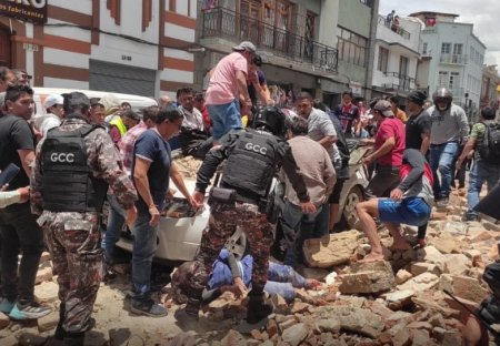 Cel putin un mort in Cuenca, dupa ce o cladire s-a prabusit peste o masina, in urma cutremurului cu magnitudinea de 6,5 din largul costelor Ecuadorului