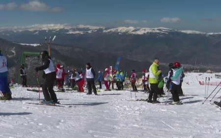 Seniorii au facut spectacol pe partie, la Straja. Peste 150 de varstnici s-au inscris la Cupa Veteranilor la schi