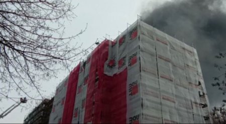 Incendiu cu degajari mari de fum la terasa unui bloc in reabilitare din <span style='background:#EDF514'>SECTOR</span>ul 5
