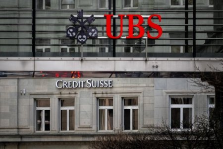 <span style='background:#EDF514'>ACTIUNILE</span> Credit Suisse se prabusesc cu 62% in deschiderea sedintei de luni, dupa acordul cu UBS. Cele ale UBS, minus 9%