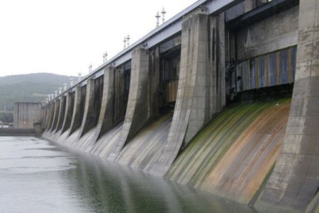 Hidroelectrica a primit o <span style='background:#EDF514'>AMENDA</span> de 400.000 lei de la ANRE din cauza comportamentului comercial al furnizorului de energie electrica