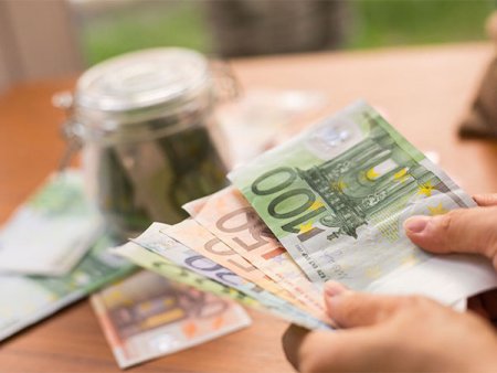 Cat de mult a crescut datoria externa a bancilor? Cum au evoluat liniile de finantare acordate de actionarii straini bancilor detinute in Romania in 2022? Datoria externa a bancilor s-a apropiat de 11 mld. euro la final de 2022 cu 40% peste 2021