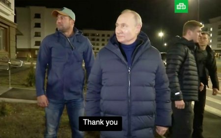 Putin, ridiculizat pentru ca ar fi trimis o sosie in Ucraina: O babuska fara dinti. Partea corpului care l-ar fi tradat