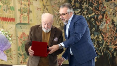 Astazi a fost momentul unei mari bucurii: Ministrul Culturii l-a felicitat personal pe actorul Constantin Dinulescu la implinirea varstei de 90 de ani