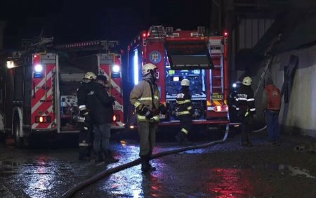 Incendiu izbucnit intr-o garsoniera din Navodari. Douazeci de persoane, <span style='background:#EDF514'>EVACUAT</span>e