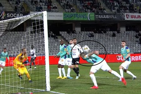 Faza confuza la U Cluj - FC Arges » A respins mingea cu mana in careu, dar arbitrul nu a dat penalty: E hent, fara dubii!
