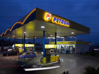 <span style='background:#EDF514'>SEMNAL</span> de alarma: Petrom, cea mai mare companie petroliera din Romania, si-a bugetat un profit net de 4 mld. lei in 2023, in scadere cu 62% fata de cel din 2022