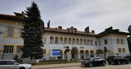 Ancheta unei morti la negru la Primaria Hunedoara. Muncitorul s-a prabusit de pe acoperisul palatului administrativ
