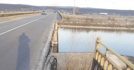 Podul dintre Olt si Valcea se inchide complet. Cade pe bucati in raul Olt. Rutele ocolitoare, mai lungi cu zeci de kilometri