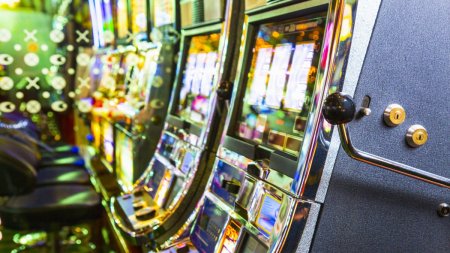 Jocurile de noroc, interzise la parterul blocului si in localitatile mici | Noul proiect de lege depus in Parlament