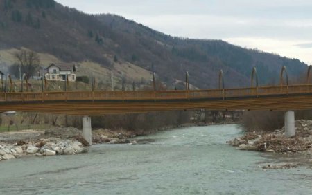 Lucrarile unui pod din Sangeorz-Bai, unic in Romania, oprite. Ce nereguli a gasit <span style='background:#EDF514'>INSPECTORATUL</span> de Stat in Constructii