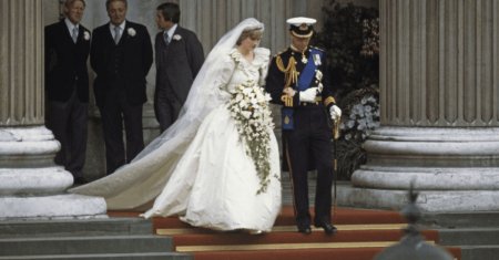 De-a <span style='background:#EDF514'>DREPTUL</span> ireal! Cum arata acum rochia de mireasa a Printesei Diana. Video