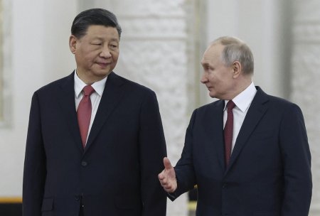 Xi il sustine pe Putin in razboiul din Ucraina, dar ezita pe tema unui acord mult dorit de Rusia. Intalnirea a aratat cine e seful, spun analistii