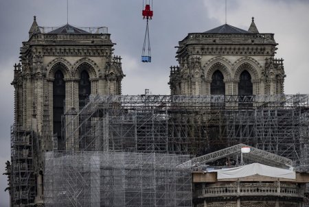 Activistii francofoni au initiat o actiune in instanta pe motiv ca explicatiile de la Catedrala Notre Dame sunt t<span style='background:#EDF514'>RADU</span>se doar in engleza