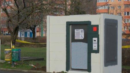 Toalete publice inteligente la pret de apartament, instalate in Brasov: Foarte scumpe pentru situatia in care este tara noastra