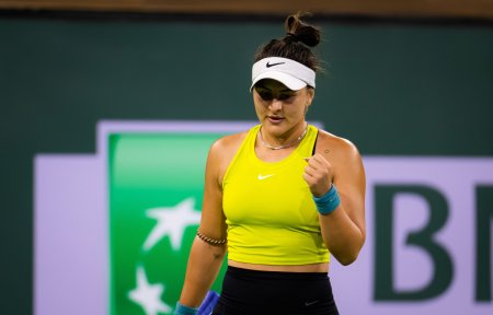 Bianca Andreescu s-a calificat in turul doi la Miami Open, dupa ce a trecut de Emma Raducanu