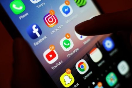 Parisul refuza sa fie in tabara SUA. Francezii considera aplicatiile WhatsApp si Instagram la fel de periculoase ca TikTok